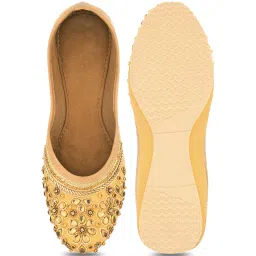 Desi Colour Women's Golden Ethnic Juttis image 3