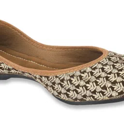 Desi Colour Women's Brown Ethnic Juttis image 4