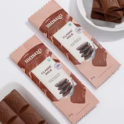 Classic Rudraksha Bhaiya Bhabhi Rakhi Hamper image 4