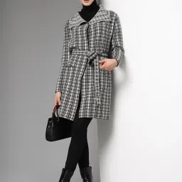 Mafadeny Black & White Printed Long Shrug image 4