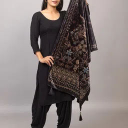 ESSENTIELE Women Woven Design Velvet Stole-image-1