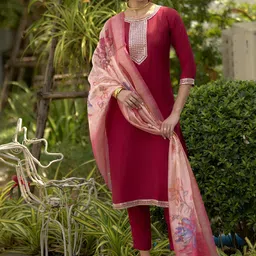 SHREE LAXMINARAYAN EXPORT Women Floral Embroidered Regular Kurti with Trousers & With Dupatta-picture-29
