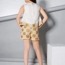 Peppermint Girls Top with Shorts image 5
