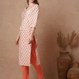 Fashor Off White Cotton Straight Fit Embroidered Kurta image 4