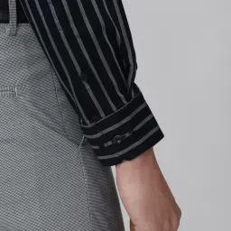 Van Heusen Black Cotton Slim Fit Striped Shirt image 4