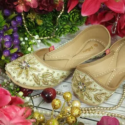 Fulkari Women Embellished Ethnic Mojaris Flats image 4