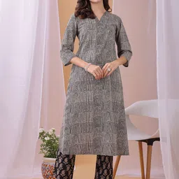 Fourleaf Geometric Printed V-Neck A-Line Pure Cotton Kurta With Trousers-image-4