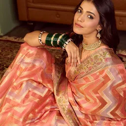 Sangria Zig Zag Pattern Woven Design Zari Banarasi Saree With Blouse Piece-picture-25