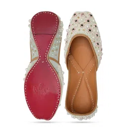 NR By Nidhi Rathi Women Embellished Mojaris with Embroidered Flats image 5