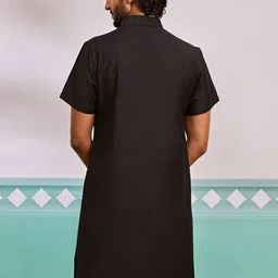 VASTRAMAY Men Geometric Embellished Sequinned Pathani Kurta image 4