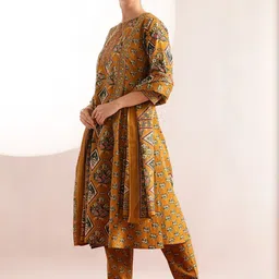 Vbuyz Women Ethnic Motifs Printed Regular Pure Cotton Kurta with Trousers & With Dupatta image 3