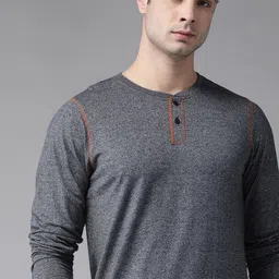 Roadster Men Navy Blue Solid Round Neck T-shirt with Melange Effect-picture-36