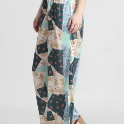 Only Green Printed Relaxed Fit High Rise Pants image 4