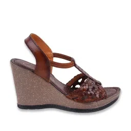 Catwalk Women's Tan Sling Back Wedges image 2