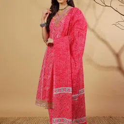 V.S.Creation Women Floral Printed Regular Pure Cotton Kurta with Trousers & With Dupatta image 2
