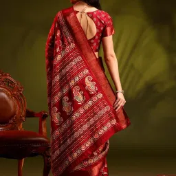 Saree Mall Red Floral Print Saree With Unstitched Blouse image 2