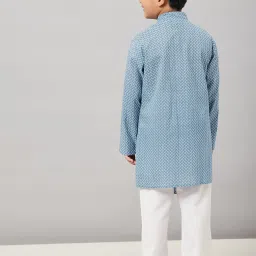 StyloBug Boys Blue Printed Kurta Set image 2