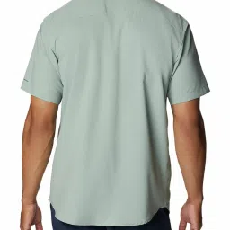 Columbia Men Green Utilizer II Solid Short Sleeve Shirt image 2
