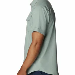 Columbia Men Green Utilizer II Solid Short Sleeve Shirt image 3