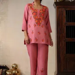 House of Chikankari Pink HOC Crafts Woollen Aari Embroidered Solid Women's 2 PC Short Kurta Set image 3
