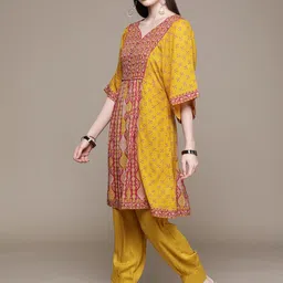aarke Ritu Kumar Women Ethnic Motifs Printed Pleated Kurta with Trousers image 5