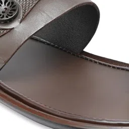 Regal Men's Brown Toe Ring Sandals image 4