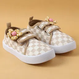 Cute Walk by Babyhug Casual Shoes with Velcro Closure Checks & Floral Applique - Beige image 3