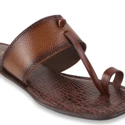 Catwalk Women's Brown Toe Ring Sandals image 4