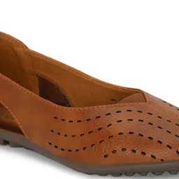 Clog London Women's Tan Flat Ballets image 4