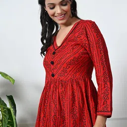 Netreyam Geometric Print Cinched Waist Longline Top image 4