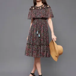 Miss Chase Black Printed Midi Dress image 4