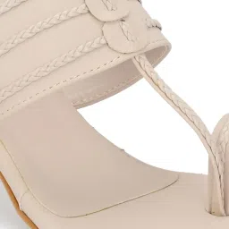 Clog London Women's Off White Toe Ring Sandals image 4