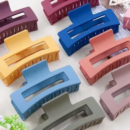 SHREEWATCHES Women Set of 3 Plastic Claw Clip image 2