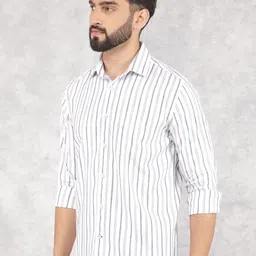 Crimsoune Club Men Smart Spread Collar Vertical Striped Cotton Slim Fit Casual Shirt image 3