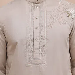 RANGKALP Men Beige Floral Embroidered Thread Work Kurta image 5