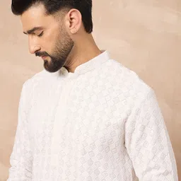 Ethnic Bay Men Embroidered Chikankari Kurta image 4