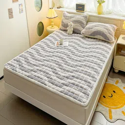 JC HOME White & Grey Geometric 150 TC King Bedsheet with 2 Pillow Covers image 3