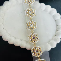 Radhya Accessories Gold-Plated Kundan Studded And Artificial Beaded Matha Patti image 4