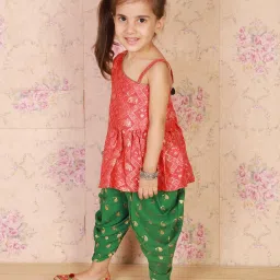 TWISHA Kids Red & Green Self Design Top with Dhoti image 4