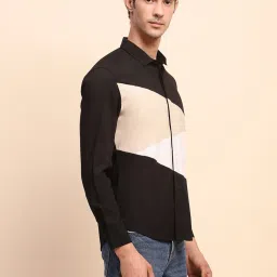 Camla Black Cotton Regular Fit Colorblock Shirt image 3