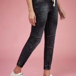 Miss Chase Black Relaxed Fit Mid Rise Regular Length Stretchable Denim Joggers image 3