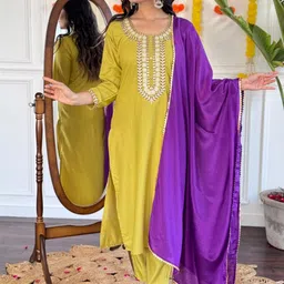 CAPITALHAVEN Women Embroidered Regular Chanderi Silk Kurta with Trousers & With Dupatta image 5