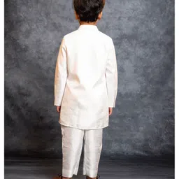 Jilmil Silk Knit Full Sleeves Solid Kurta Pyjama With Floral Printed Jacket Set - Cream image 5