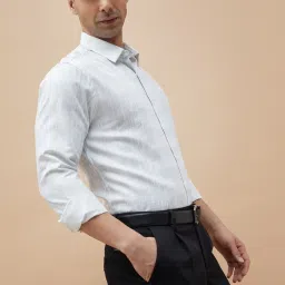 Code By Lifestyle Grey Slim Fit Printed Shirt image 3