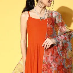 InWeave Women Orange Solid Kurta with Palazzos & Floral Print Dupatta image 5