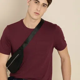 encore by INVICTUS Men Maroon Solid Round-Neck Casual T-shirt With Patch Pocket-picture-37