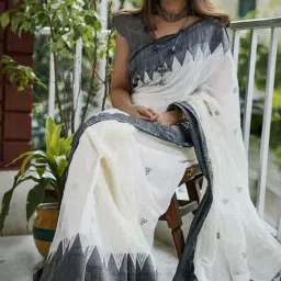 Satrani White & Black Printed Saree With Unstitched Blouse image 3