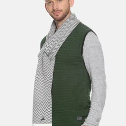513 Men Grey & White Chevron Patterned Knitted Muffler image 4