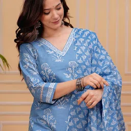 MEERA FAB Floral Printed V-Neck Pure Cotton Kurta With Trousers & Dupatta image 3