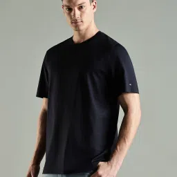 TOMMY HILFIGER Navy Solid Regular Fit Cotton T-Shirt image 3